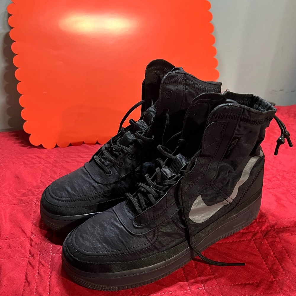 Woman’s Air Force 1 High Shell Black
